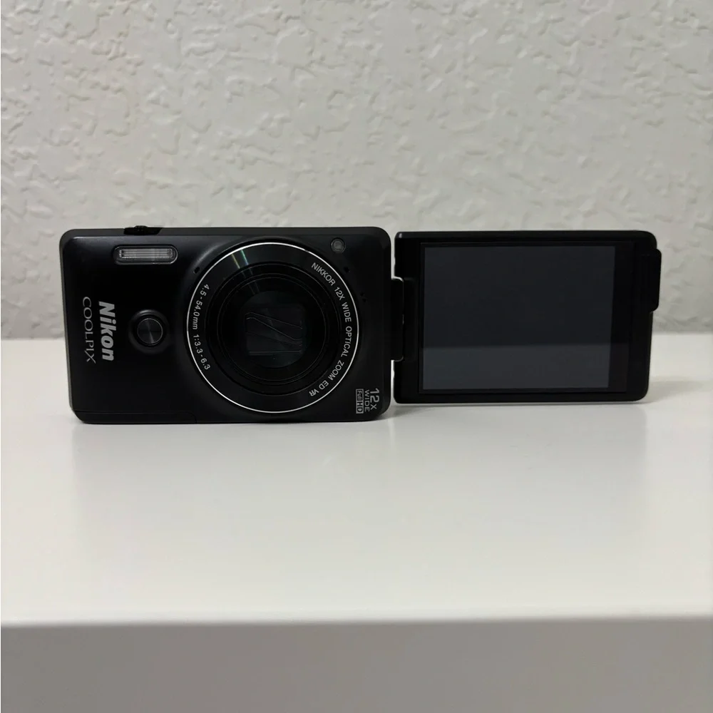 Nikon COOLPIX S6900 Black Digital Camera
